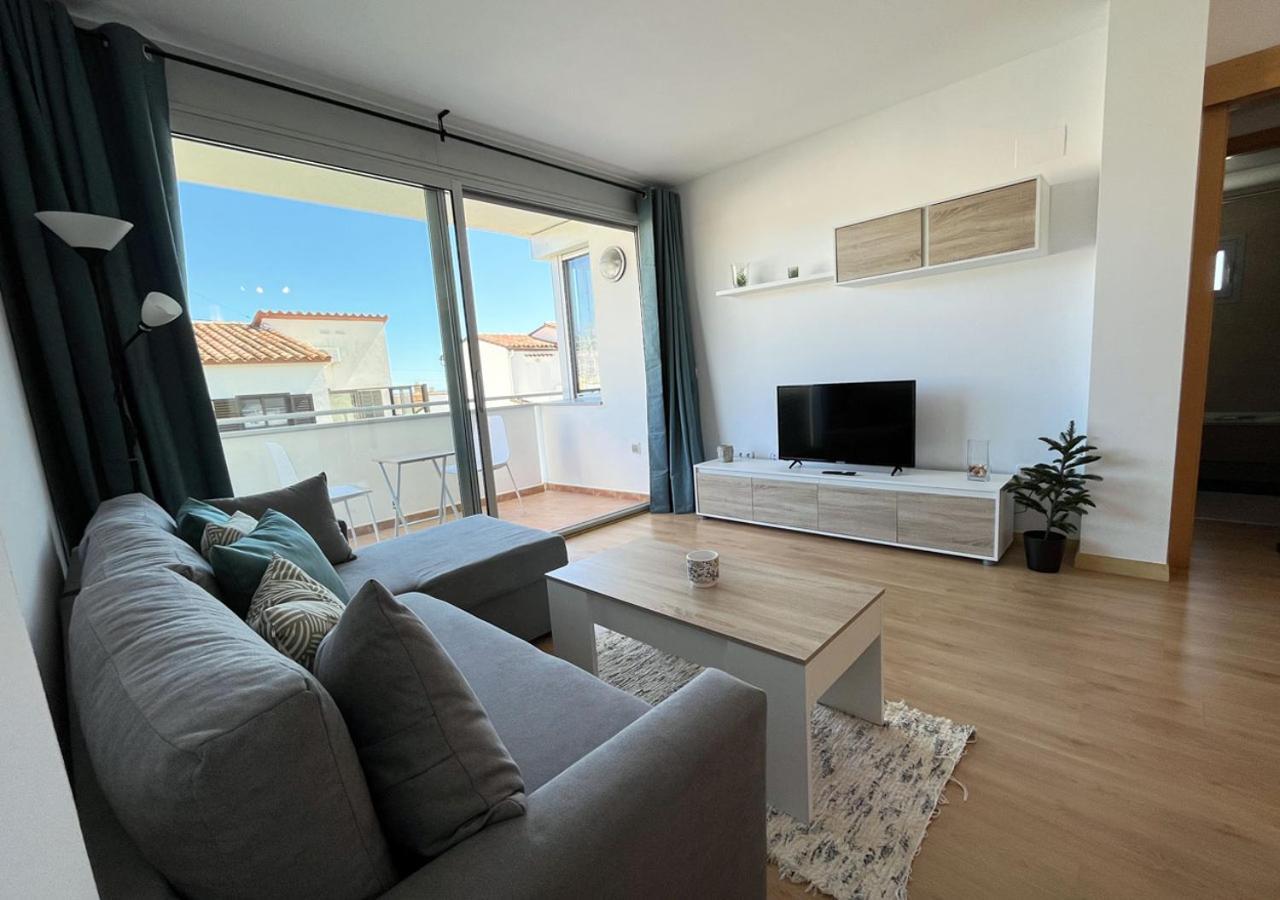 2-Bedroom Brand New Apartment Steps From The Beach Llançà Exterior foto
